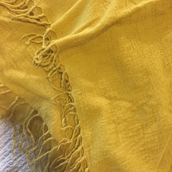 Georgeous canary yellow Madwell wool scarf - Picture 1 of 2